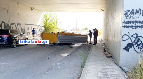 Τρίκαλα: Φορτηγό προσέκρουσε με ανασηκωμένη την καρότσα σε αερογέφυρα της Ε65 (+Φωτο)