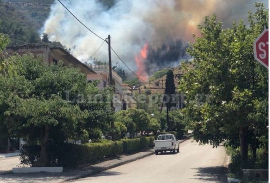Συναγερμός για πυρκαγιά πάνω από τα σπίτια στην Αταλάντη