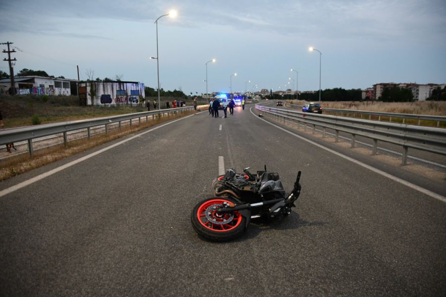 Λάρισα: Τροχαίο με μία νεαρή γυναίκα νεκρή και έναν σοβαρά τραυματία (+Φωτο)