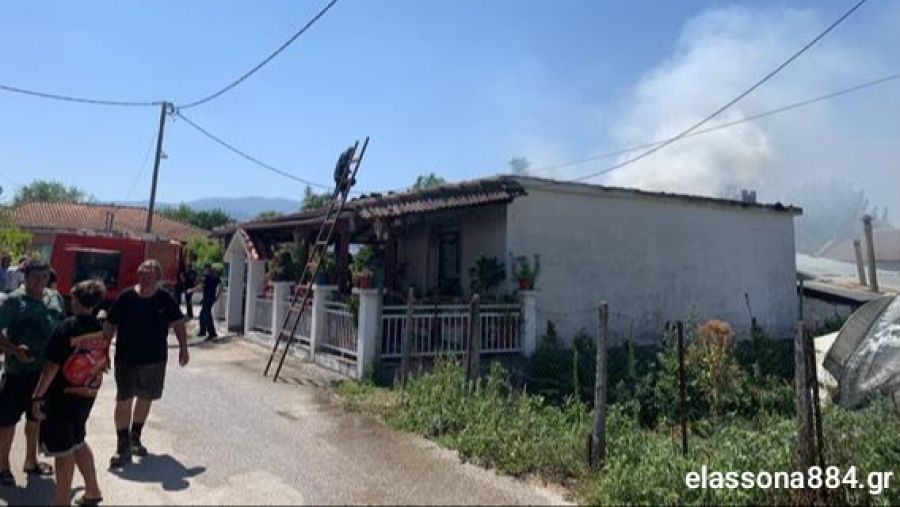 Λάρισα: Παρανάλωμα του πυρός, σπίτι πενταμελούς οικογένειας στο Αμούρι (+Φωτο)