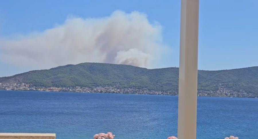 2 νεκροί και 9 τραυματίες σε μεγάλη πυρκαγιά στη Σαλαμίνα - Δεκάδες απεγκλωβισμοί από το Λιμενικό