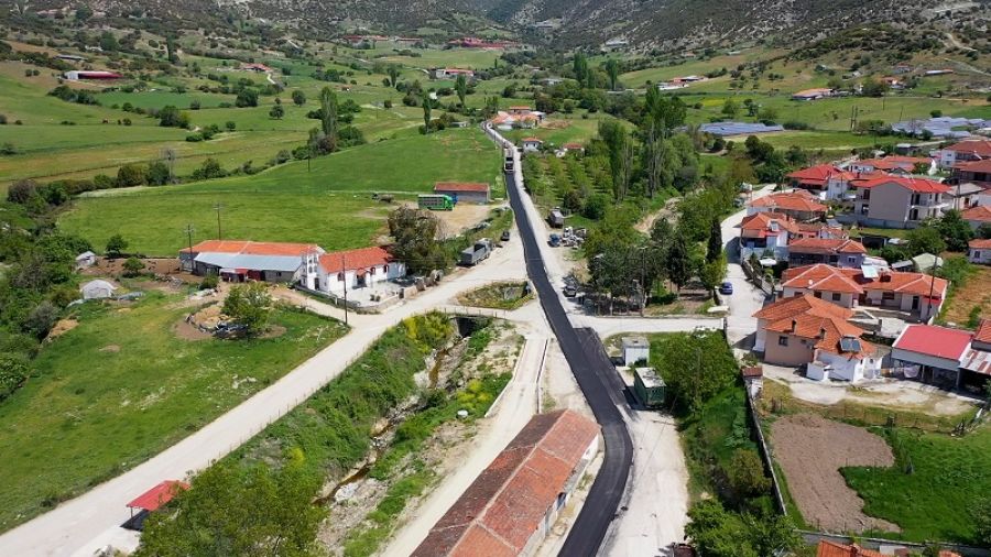 Σε εξέλιξη οι εργασίες στο οδικό δίκτυο σε Κλεισούρα - Γιαννωτά - Λυκούδι και Πύθιο - Καλύβια στην περιοχή της Ελασσόνας
