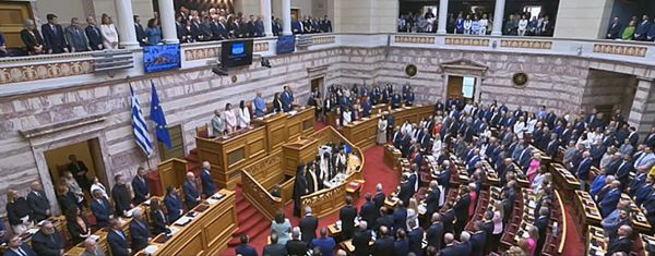 Ολοκληρώθηκε η ορκωμοσία των 300 Βουλευτών