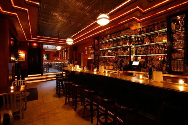 Τρεις συλλήψεις σε καταστήματα Βόλου και Σκιάθου για δυνατή μουσική