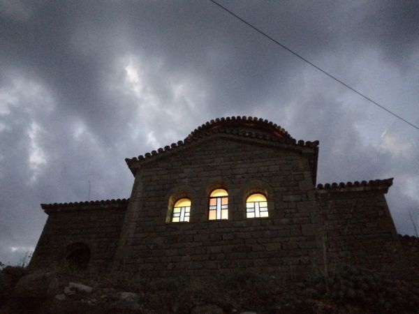 Δημ. Παπακώστας: "Βραγκιανά Αχελώου Αργιθέας: Όλοι τον Αύγουστο για 'βουτιές' στη... φύση!"