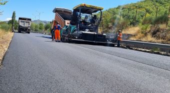 Εργασίες ασφαλτόστρωσης στην Ε.Ο Καρδίτσα – Μουζάκι, στο ύψος της κοινότητας Καππά
