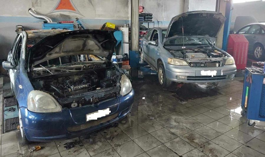Φωτιά με υλικές ζημιές σε συνεργείο αυτοκινήτων στον Παλαμά