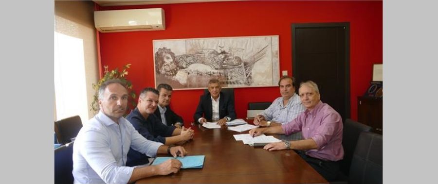 Υπογράφηκε η σύμβαση για ασφαλτόστρωση 2 χλμ. στην π.Ε.Ο. Λάρισας – Φαρσάλων
