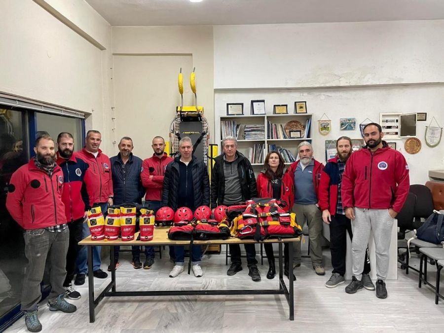 Δωρεά διασωστικού εξοπλισμού από το Επιμελητήριο Καρδίτσας στην Ελληνική Ομάδα Διάσωσης Καρδίτσας