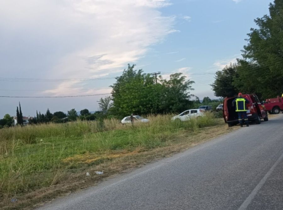 Τροχαίο στις Καρυές Τρικάλων: Ντελαπάρισε Ι.Χ. – Τέσσερις νεαροί στο Νοσοκομείο