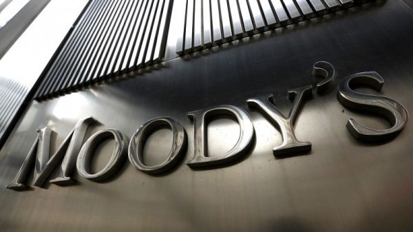Ο οίκος αξιολόγησης Moody’s υποβάθμισε την προοπτική του αξιόχρεου των ΗΠΑ σε «αρνητική»