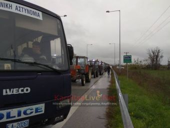 Αλλαγή σχεδίου για τους αγρότες μετά το "Μπλόκο στο μπλόκο" της αστυνομίας για τον Ε65 - Τι αποφάσισε η γενική συνέλευση (+Φώτο +Βίντεο)