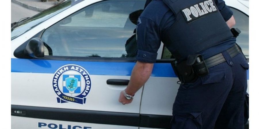 Καρδίτσα: Χειροπέδες σε μακρυχέρα που έκλεβε τσάντες και πορτοφόλια από γυναίκες