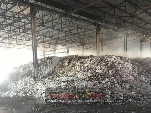 Πυρκαγιά έκαψε 70 τόνους σύσπορου βαμβακιού σε εκκοκκιστήριο στην Ματαράγκα Καρδίτσας