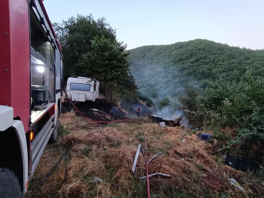 Ελέγχθηκε άμεσα πυρκαγιά σε χωράφι πάνω από τα Λουτρά Σμοκόβου (+Φωτο)