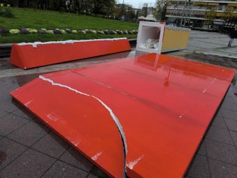 Πλατεία Πλαστήρα: Βανδαλισμοί στα Χριστουγεννιάτικα Σπιτάκια του Δήμου Καρδίτσας - Νέα καθυστέρηση για το Θεματικό Πάρκο! (+Φωτο +Βίντεο)