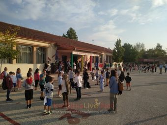 Καρδίτσα: Πρώτο κουδούνι με επίσημους Αγιασμούς στο 6ο Δημοτικό σχολείο και στο 1ο Πειραματικό ΓΕ.Λ. Καρδίτσας (+Φώτο +Βίντεο)