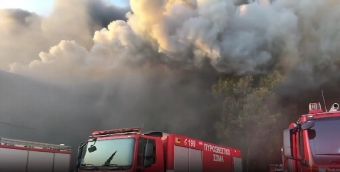 Περιορίστηκε η φωτιά στο παλιό κτήριο του Μπάντμιντον στο Πάρκο Γουδή - Κατέρρευσε μέρος της σκεπής
