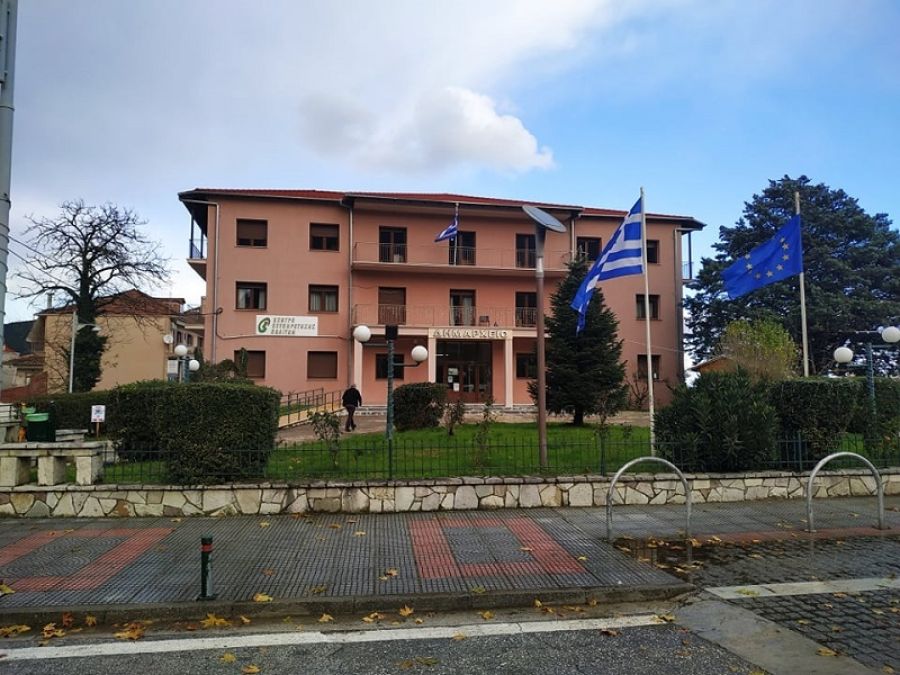Λύση εργασιακής σύμβασης τριών ειδικών συνεργατών του δημάρχου Μουζακίου