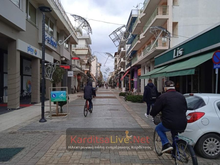 Σε αναμονή η τοποθέτηση και η λειτουργία των μπαρών στον κεντρικό πεζόδρομο - Το 2022 οι ασφαλτοστρώσεις