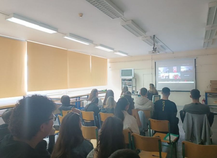 Μαθητές του ΓΕΛ Παλαμά συζητούν με την Ευρωβουλευτή Ελεονώρα Μελέτη για την ισότητα των φύλων