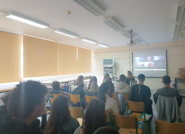 Μαθητές του ΓΕΛ Παλαμά συζητούν με την Ευρωβουλευτή Ελεονώρα Μελέτη για την ισότητα των φύλων