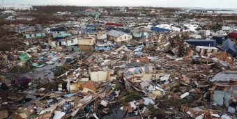 Κυκλώνας Ντόριαν: Χιλιάδες παγιδευμένοι στα συντρίμμια – Στους 43 έφτασαν οι νεκροί (+Βίντεο)