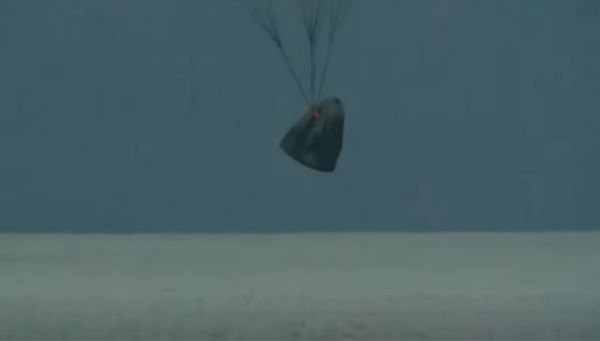 Προσθαλασσώθηκε με επιτυχία η κάψουλα με τους πρώτους 4 διαστημοτουρίστες (+Βίντεο)