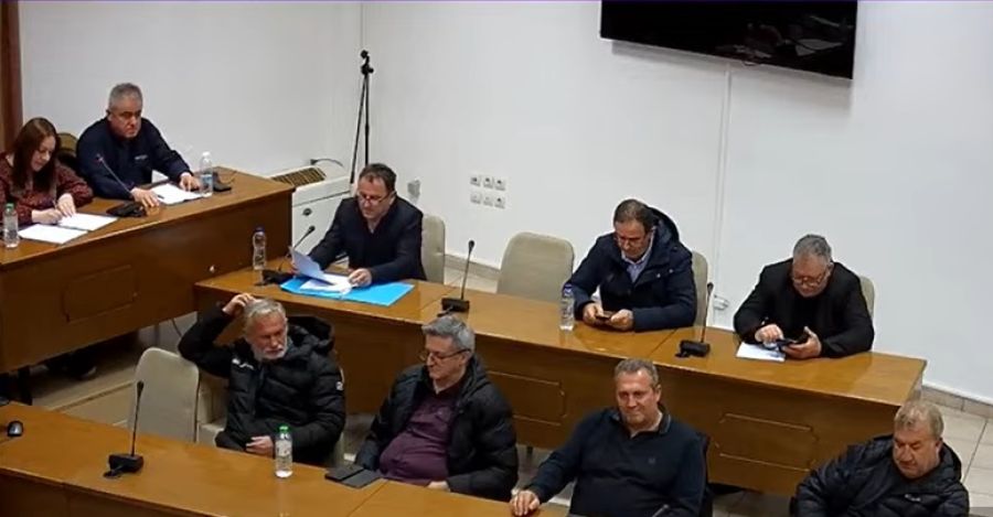 Κατά πλειοψηφία και μέσω αντιπαραθέσεων η τριμηνιαία έκθεση του Δ’ τριμήνου του 2025 για το Δήμο Σοφάδων